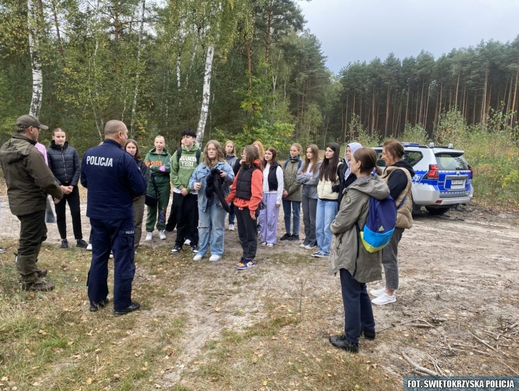 Cytryna za mandat i edukacja o lesie. Profilaktyczne działania koneckiej policji [zdjęcia]