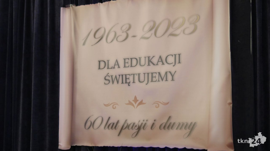 Podwójne święto edukacji. Dzień Nauczyciela i 60 lat Szkoły w Kazanowie [wideo,  zdjęcia]