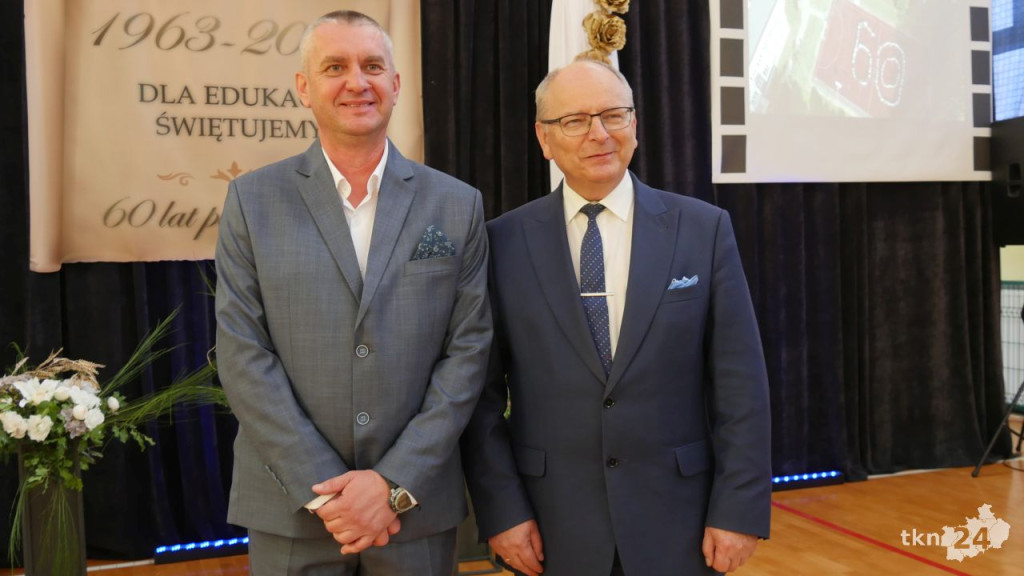Podwójne święto edukacji. Dzień Nauczyciela i 60 lat Szkoły w Kazanowie [wideo,  zdjęcia]