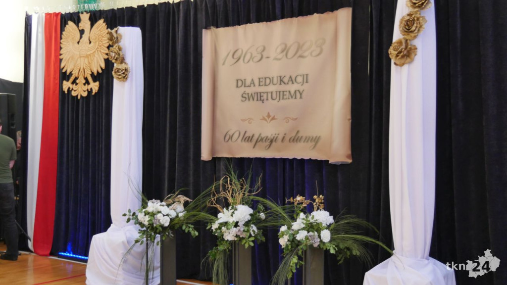 Podwójne święto edukacji. Dzień Nauczyciela i 60 lat Szkoły w Kazanowie [wideo,  zdjęcia]