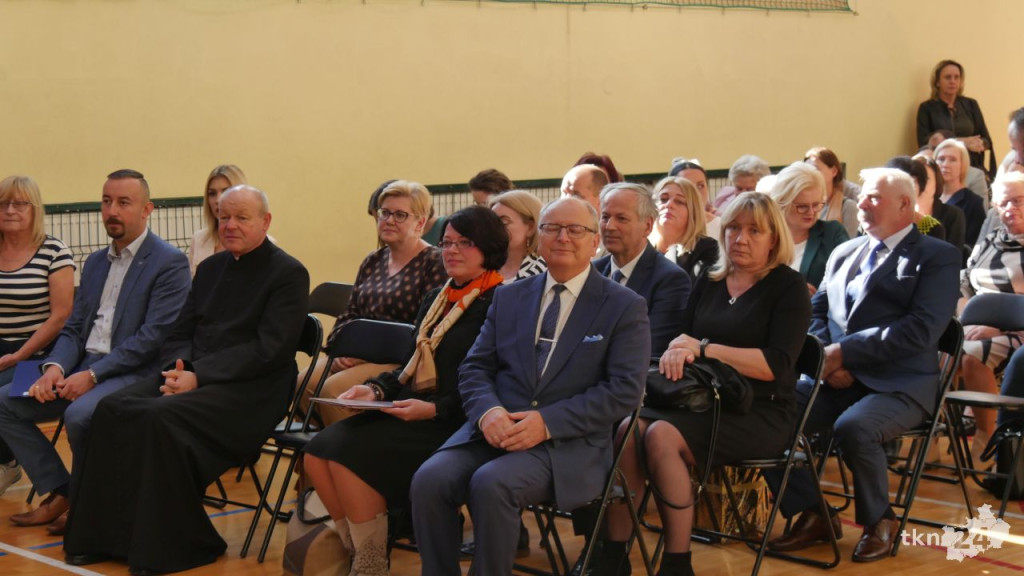 Podwójne święto edukacji. Dzień Nauczyciela i 60 lat Szkoły w Kazanowie [wideo,  zdjęcia]