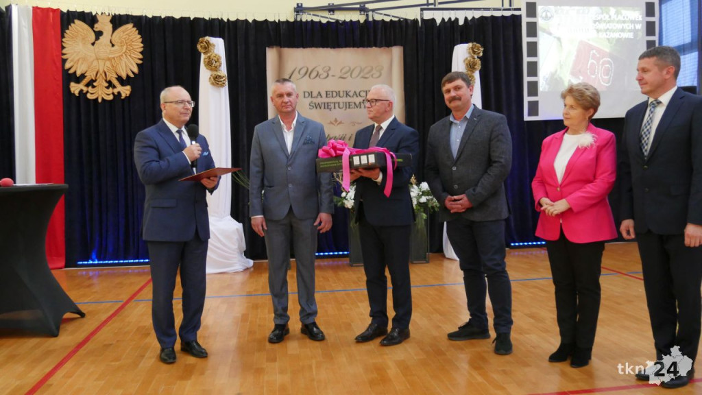 Podwójne święto edukacji. Dzień Nauczyciela i 60 lat Szkoły w Kazanowie [wideo,  zdjęcia]