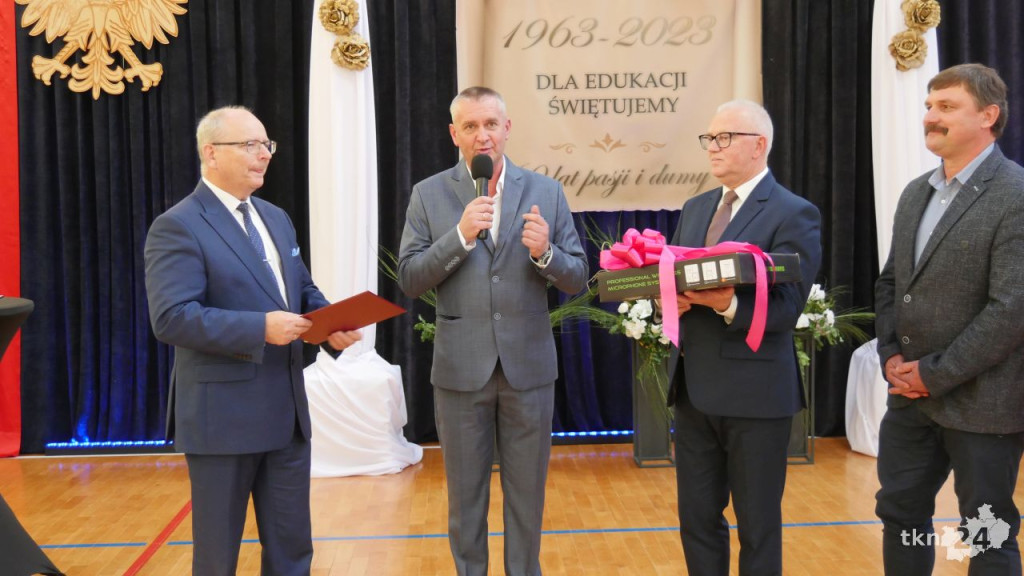 Podwójne święto edukacji. Dzień Nauczyciela i 60 lat Szkoły w Kazanowie [wideo,  zdjęcia]