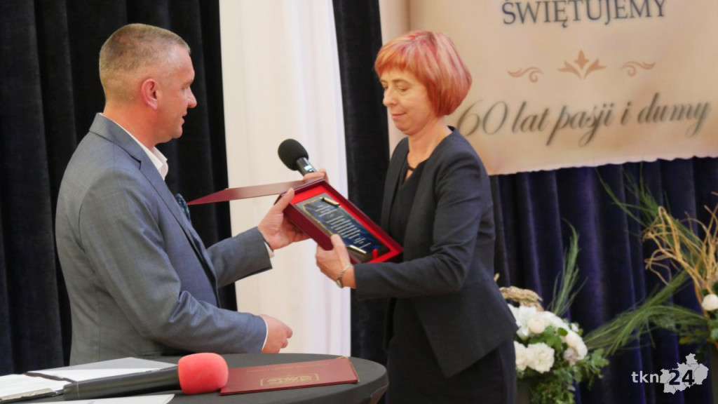 Podwójne święto edukacji. Dzień Nauczyciela i 60 lat Szkoły w Kazanowie [wideo,  zdjęcia]