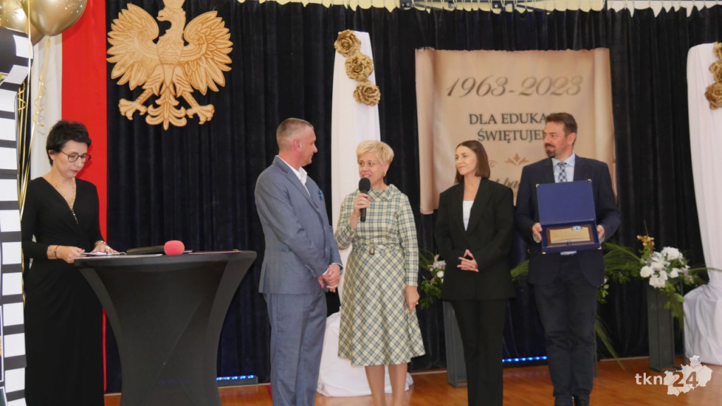 Podwójne święto edukacji. Dzień Nauczyciela i 60 lat Szkoły w Kazanowie [wideo,  zdjęcia]