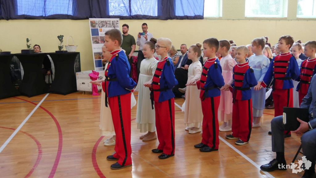 Podwójne święto edukacji. Dzień Nauczyciela i 60 lat Szkoły w Kazanowie [wideo,  zdjęcia]