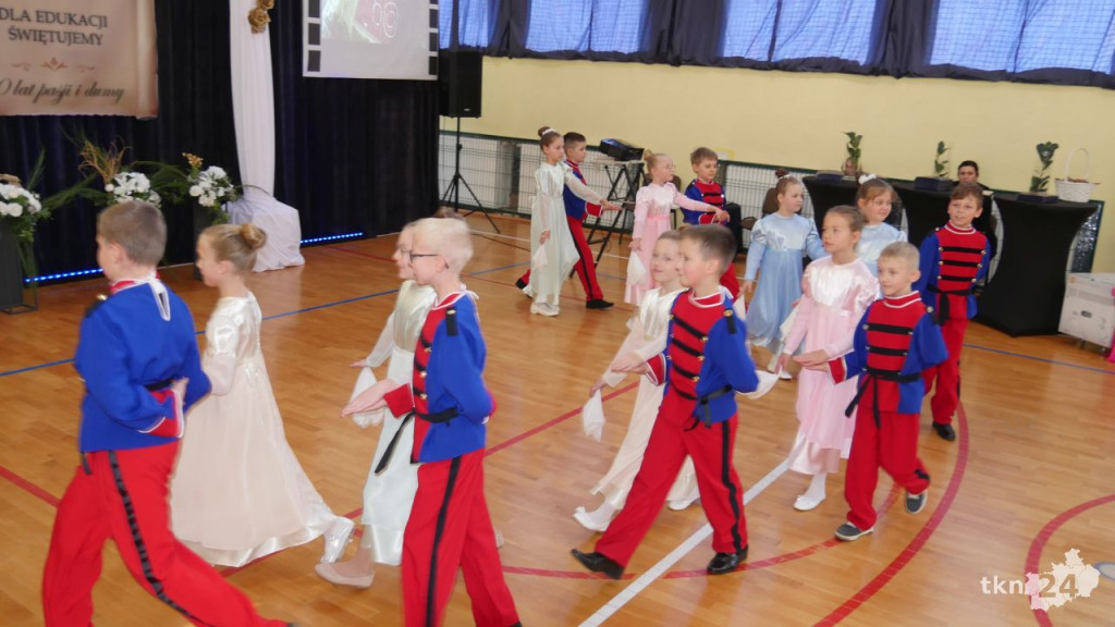 Podwójne święto edukacji. Dzień Nauczyciela i 60 lat Szkoły w Kazanowie [wideo,  zdjęcia]