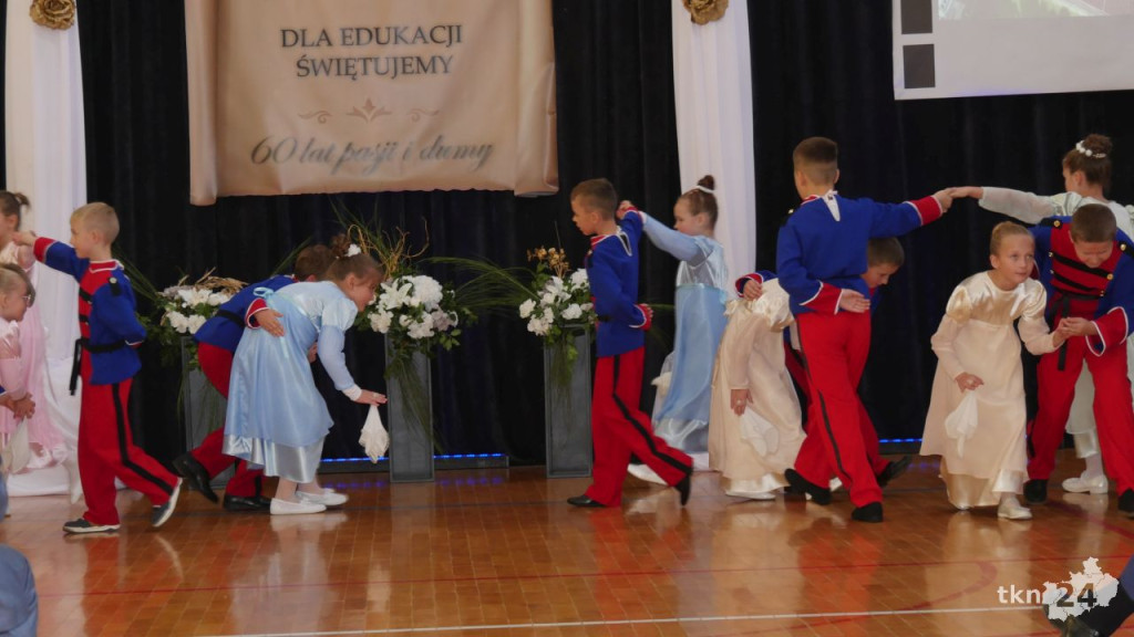 Podwójne święto edukacji. Dzień Nauczyciela i 60 lat Szkoły w Kazanowie [wideo,  zdjęcia]