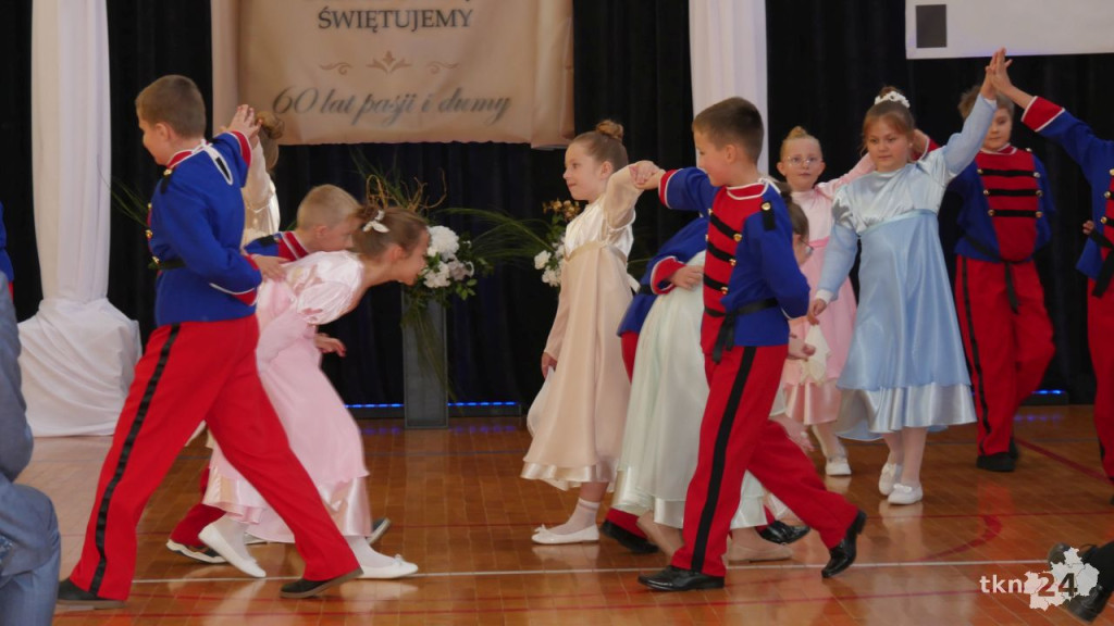 Podwójne święto edukacji. Dzień Nauczyciela i 60 lat Szkoły w Kazanowie [wideo,  zdjęcia]