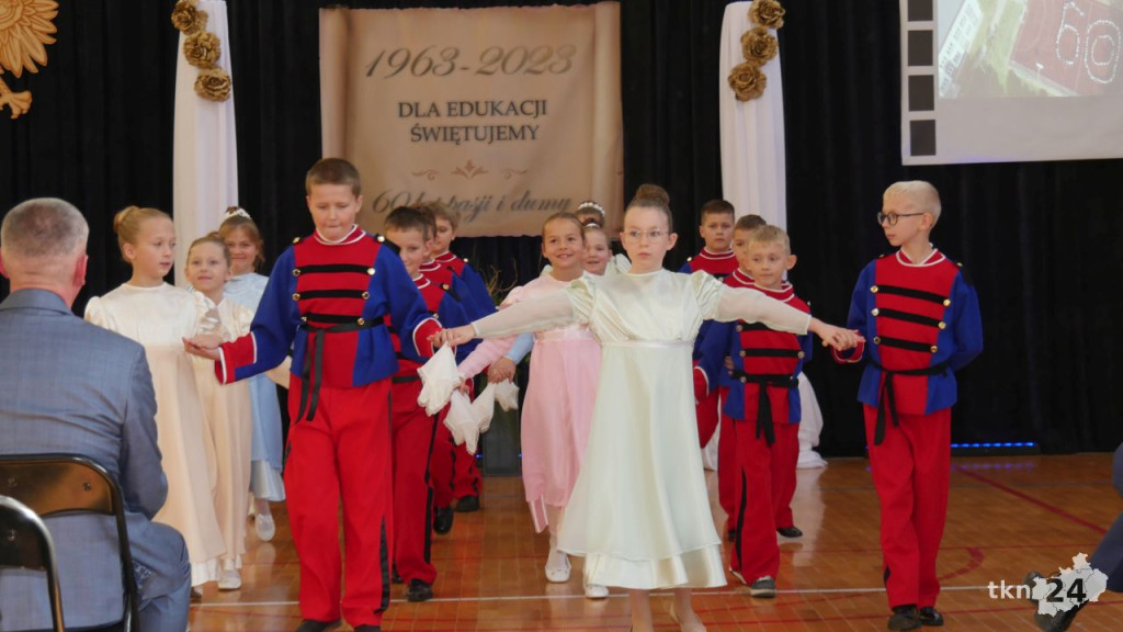 Podwójne święto edukacji. Dzień Nauczyciela i 60 lat Szkoły w Kazanowie [wideo,  zdjęcia]