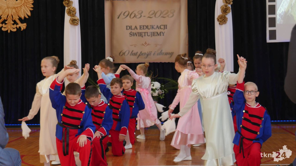 Podwójne święto edukacji. Dzień Nauczyciela i 60 lat Szkoły w Kazanowie [wideo,  zdjęcia]