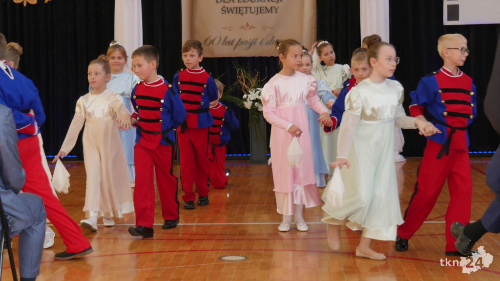 Podwójne święto edukacji. Dzień Nauczyciela i 60 lat Szkoły w Kazanowie [wideo,  zdjęcia]