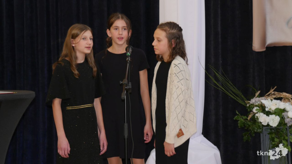 Podwójne święto edukacji. Dzień Nauczyciela i 60 lat Szkoły w Kazanowie [wideo,  zdjęcia]