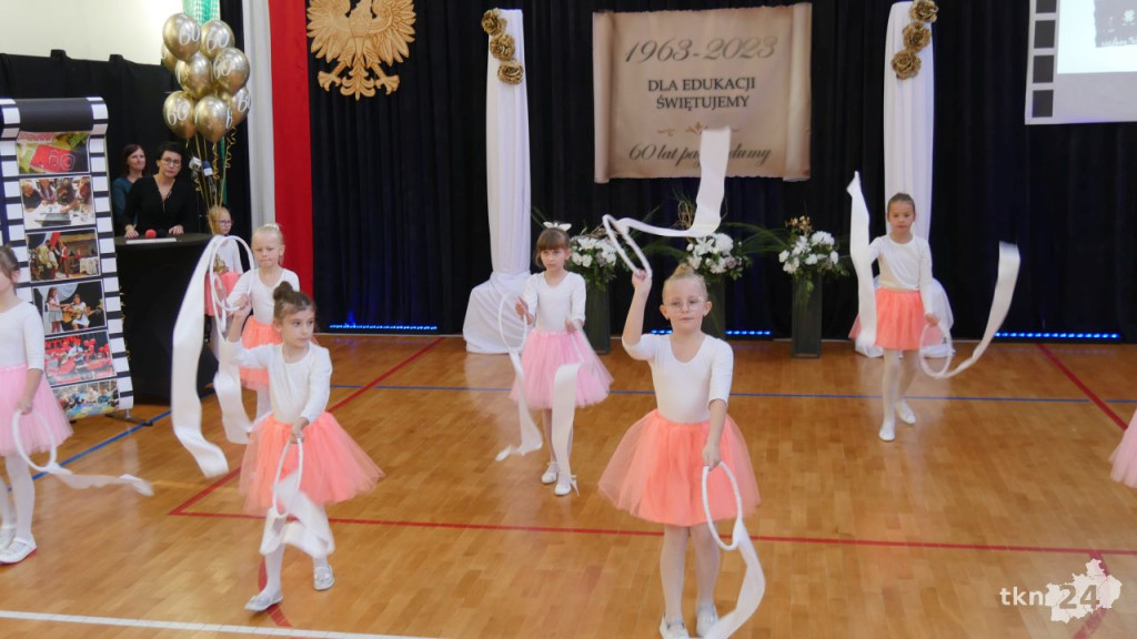 Podwójne święto edukacji. Dzień Nauczyciela i 60 lat Szkoły w Kazanowie [wideo,  zdjęcia]