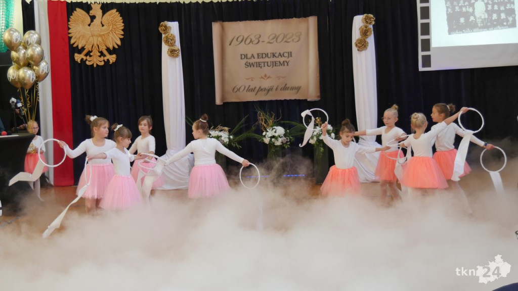 Podwójne święto edukacji. Dzień Nauczyciela i 60 lat Szkoły w Kazanowie [wideo,  zdjęcia]
