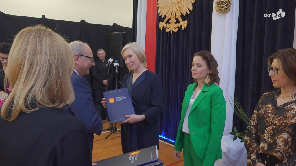 Podwójne święto edukacji. Dzień Nauczyciela i 60 lat Szkoły w Kazanowie [wideo,  zdjęcia]