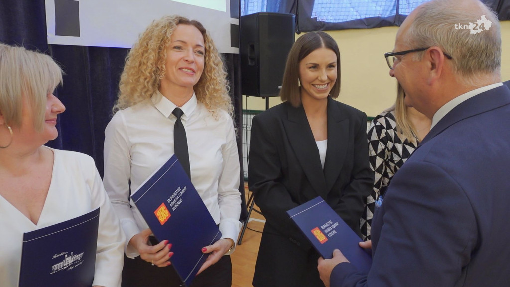 Podwójne święto edukacji. Dzień Nauczyciela i 60 lat Szkoły w Kazanowie [wideo,  zdjęcia]
