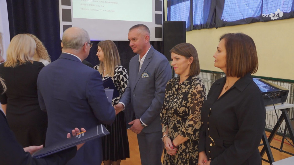 Podwójne święto edukacji. Dzień Nauczyciela i 60 lat Szkoły w Kazanowie [wideo,  zdjęcia]