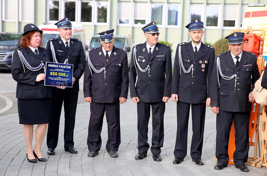 Gmina Fałków z dofinansowaniem na kolejny nowy wóz!