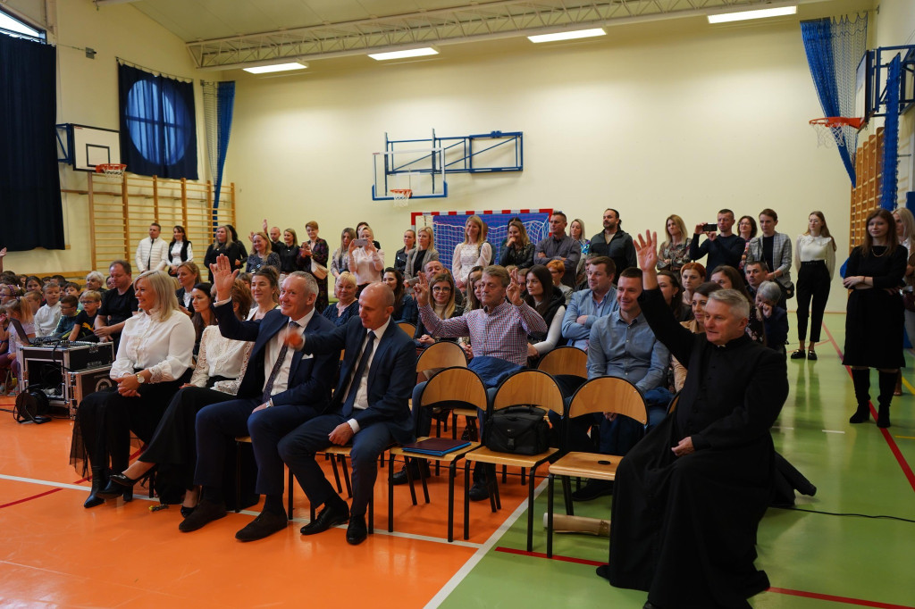Pierwszoklasiści ślubowali w Gowarczowie [zdjęcia]