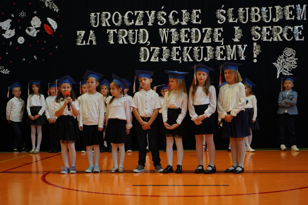 Pierwszoklasiści ślubowali w Gowarczowie [zdjęcia]