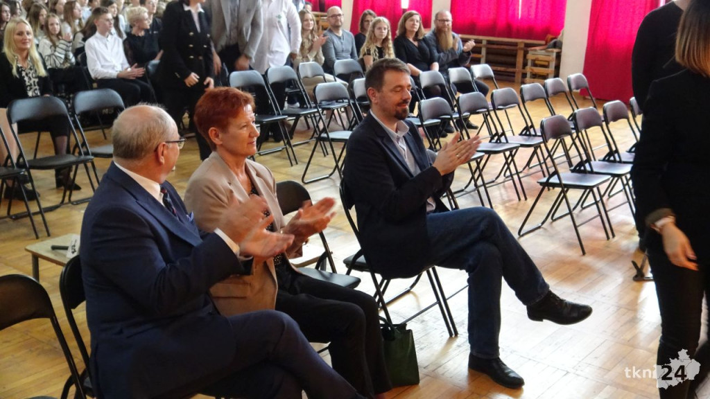 Burmistrz Końskich nagrodził najlepszych uczniów [wideo, zdjęcia]