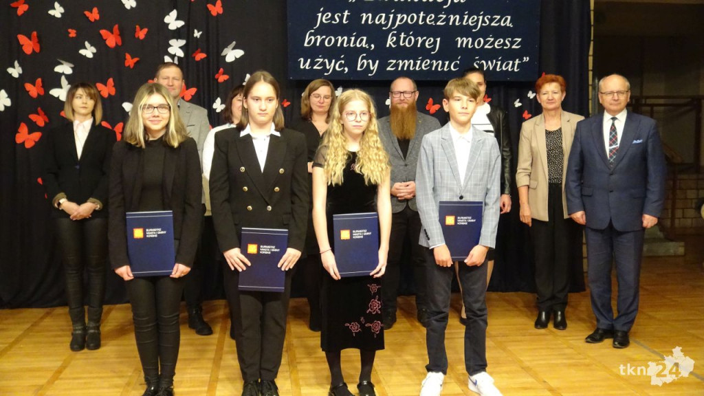 Burmistrz Końskich nagrodził najlepszych uczniów [wideo, zdjęcia]