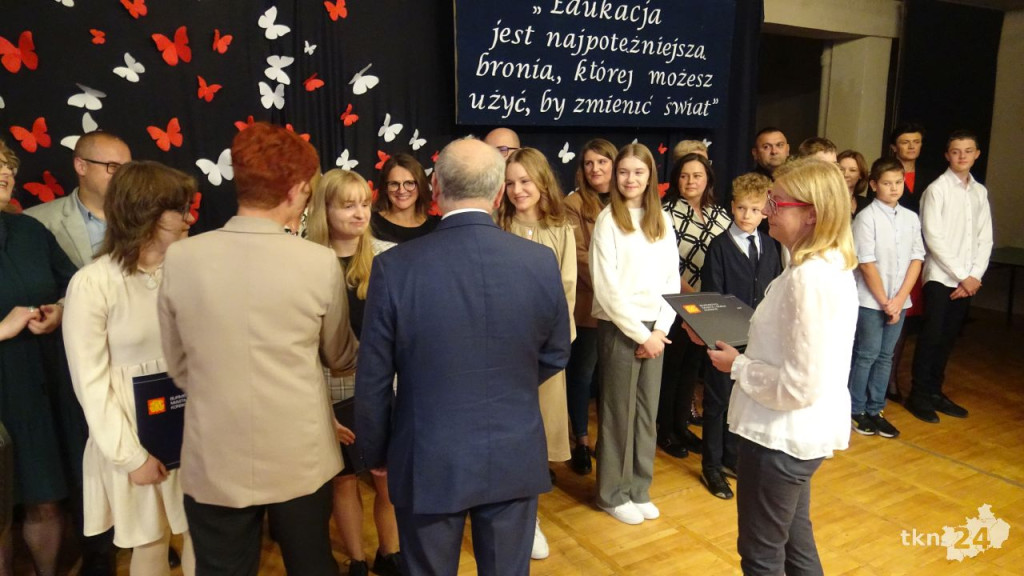 Burmistrz Końskich nagrodził najlepszych uczniów [wideo, zdjęcia]