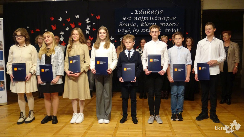 Burmistrz Końskich nagrodził najlepszych uczniów [wideo, zdjęcia]