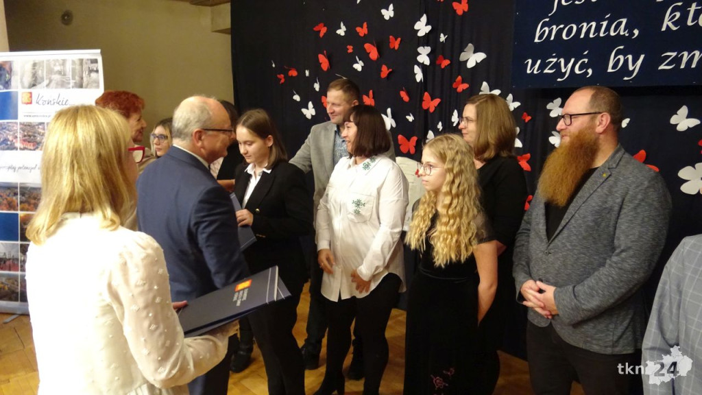 Burmistrz Końskich nagrodził najlepszych uczniów [wideo, zdjęcia]