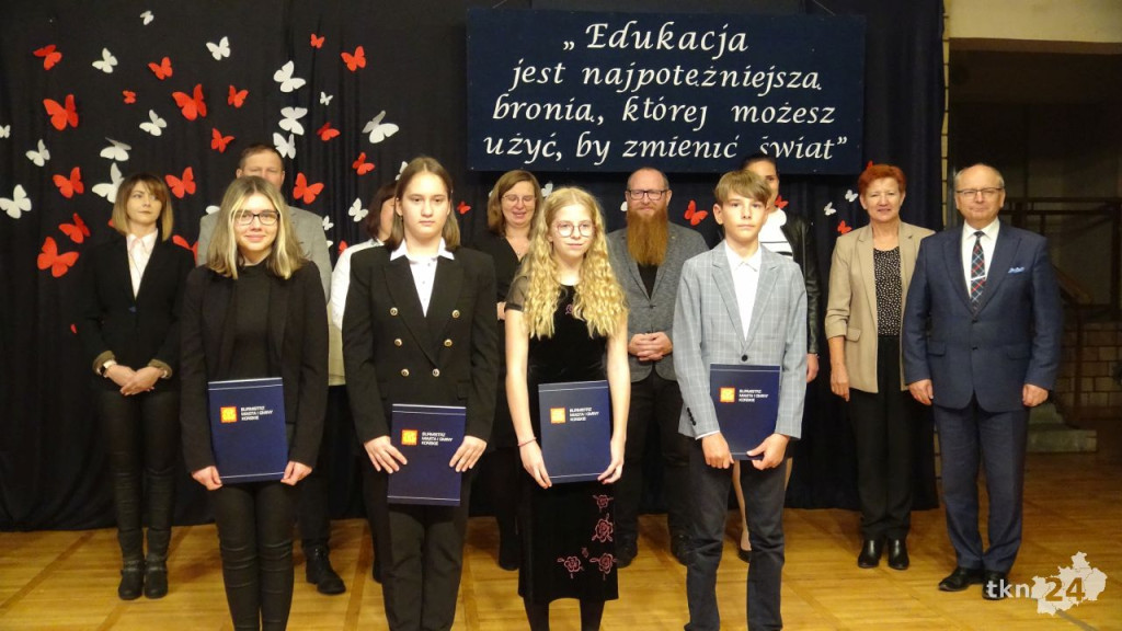 Burmistrz Końskich nagrodził najlepszych uczniów [wideo, zdjęcia]