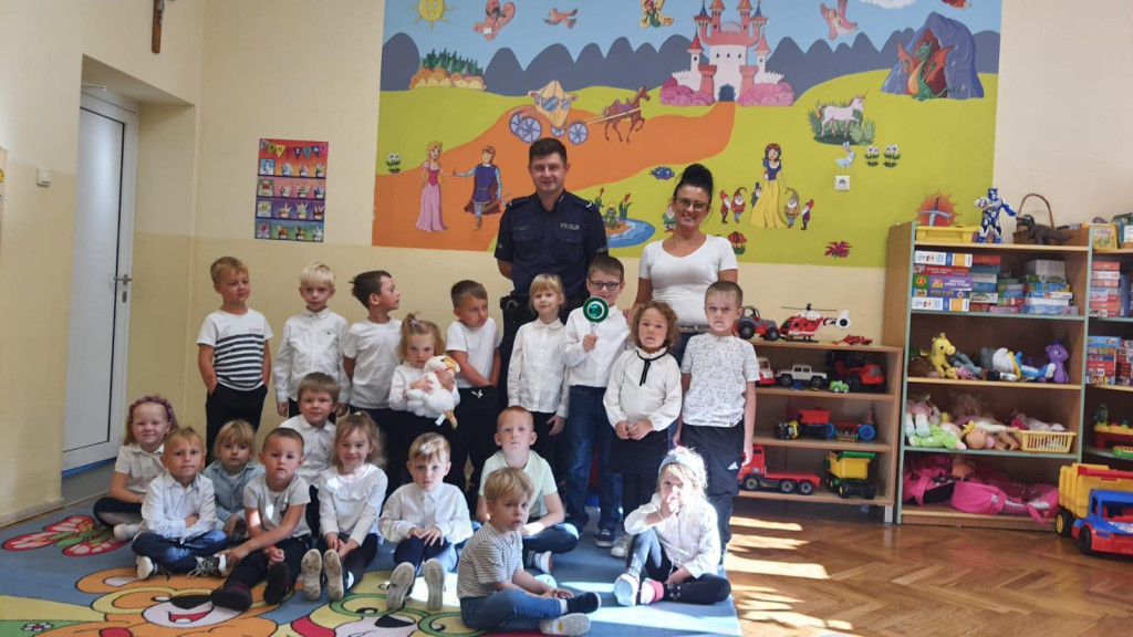 Uczniowie z Kazanowa biorą udział w konkursie `Odblaskowa szkoła`