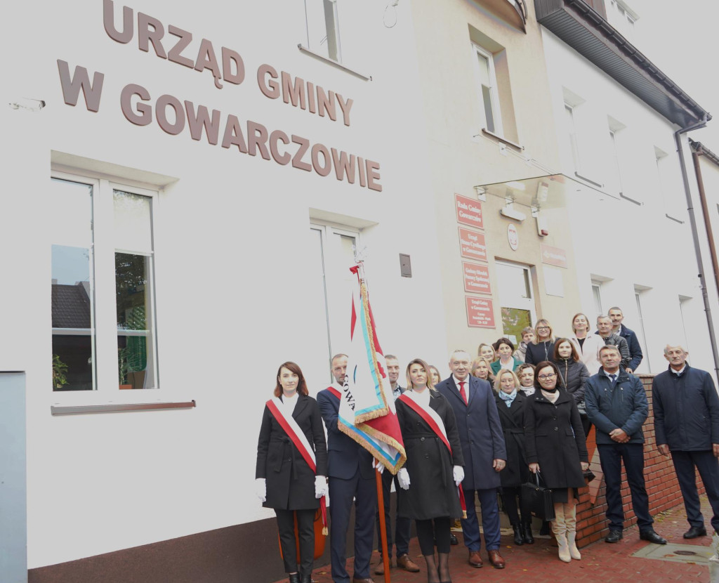 Uroczyste poświęcenie sztandaru gminy Gowarczów [zdjęcia]