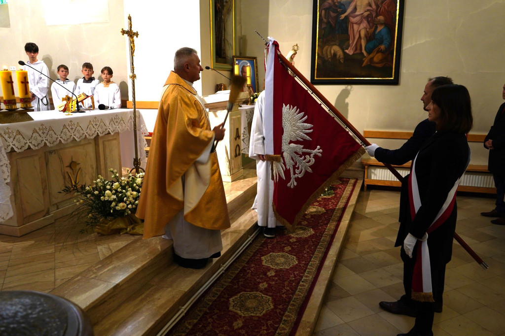 Uroczyste poświęcenie sztandaru gminy Gowarczów [zdjęcia]