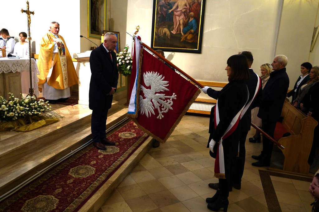 Uroczyste poświęcenie sztandaru gminy Gowarczów [zdjęcia]