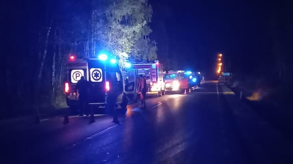 Trzy auta zderzyły się w Koziej Woli. Dwie osoby w szpitalu [zdjęcia]