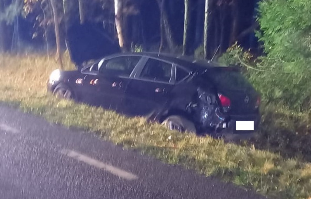Trzy auta zderzyły się w Koziej Woli. Dwie osoby w szpitalu [zdjęcia]