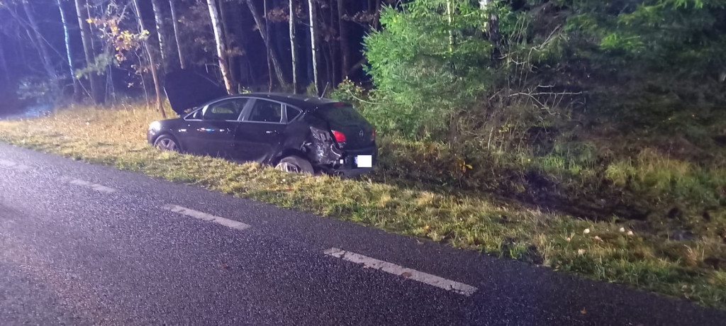 Trzy auta zderzyły się w Koziej Woli. Dwie osoby w szpitalu [zdjęcia]