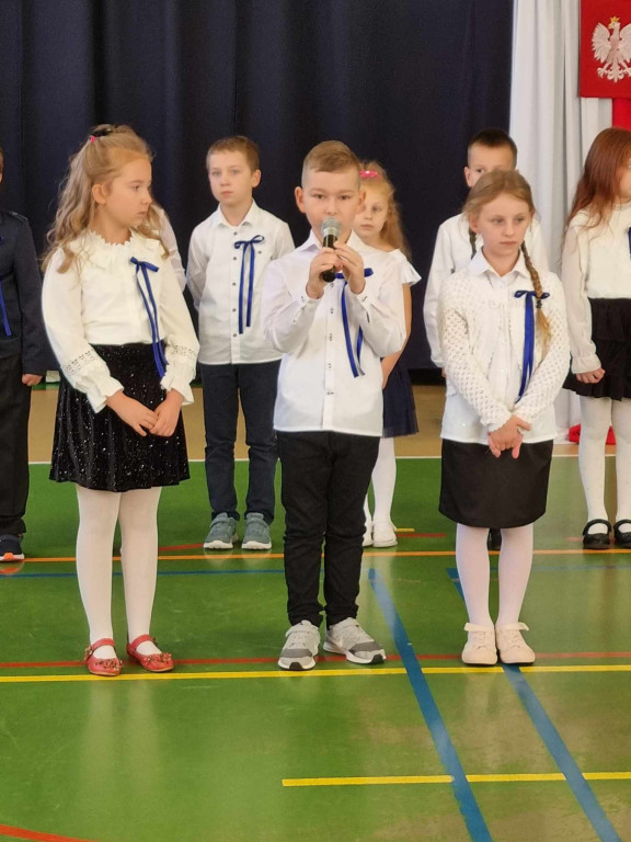 Pierwszoklasiści z Rogowa przyjęci w poczet uczniów [zdjęcia]