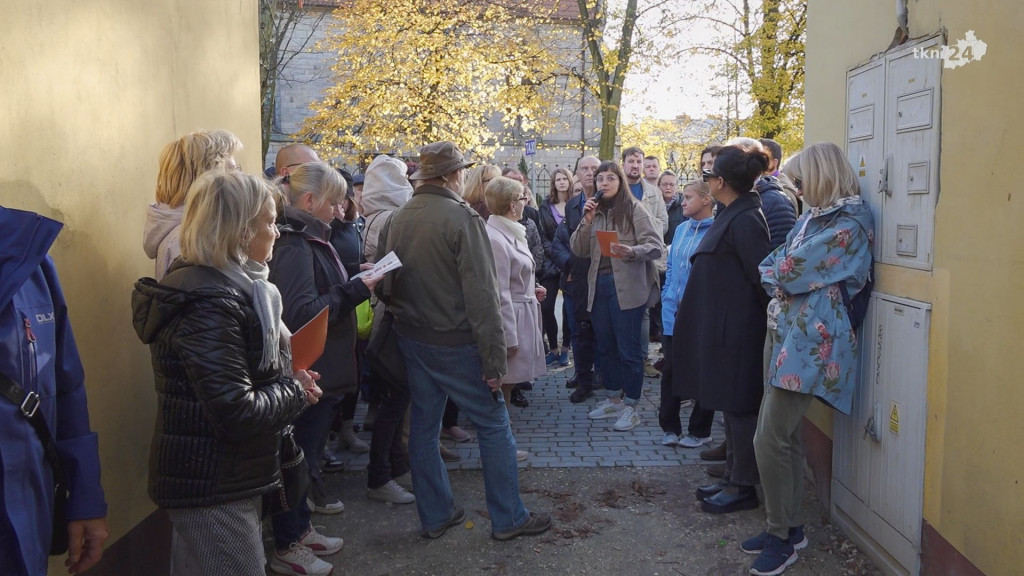 Duże zainteresowanie spacerem `Śladami koneckich Żydów` [wideo, zdjęcia]
