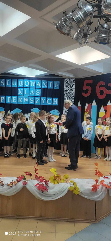 Dzieci ślubowały w Stadnickiej Woli. Wzruszający początek edukacyjnej podróży