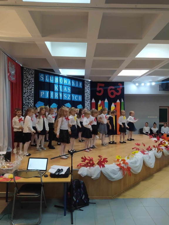 Dzieci ślubowały w Stadnickiej Woli. Wzruszający początek edukacyjnej podróży