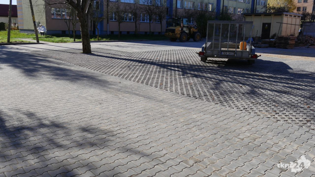 Nowe parkingi w Końskich niemal gotowe [zdjęcia]
