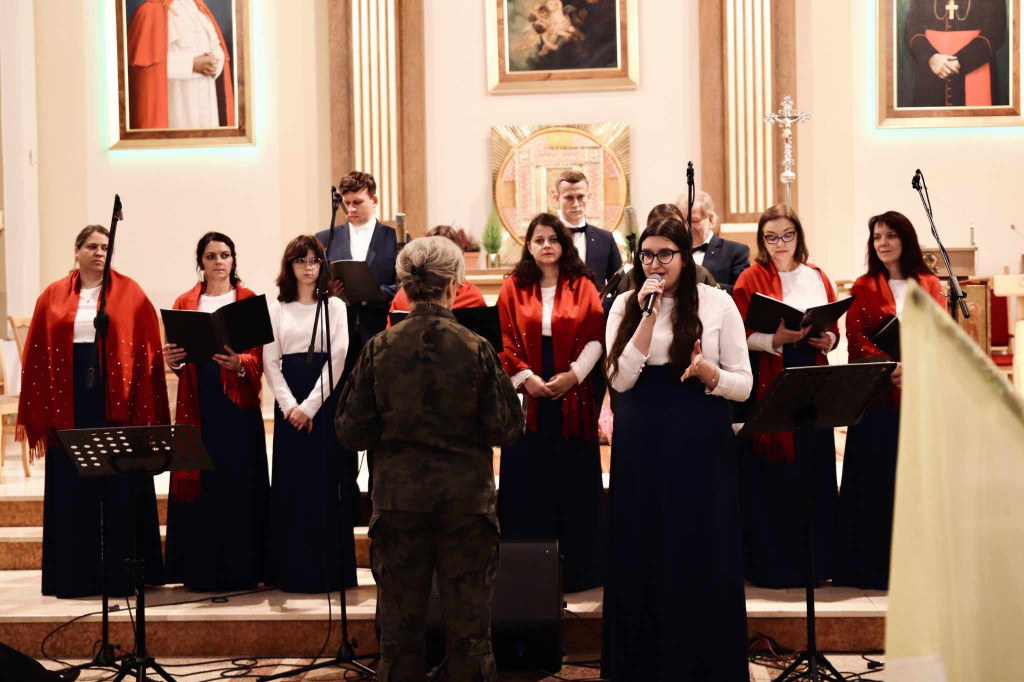 Koncert Papieski w Stąporkowie [zdjęcia]