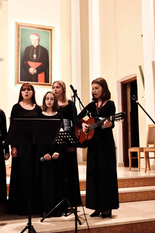 Koncert Papieski w Stąporkowie [zdjęcia]