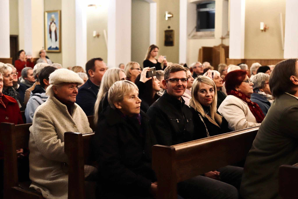 Koncert Papieski w Stąporkowie [zdjęcia]