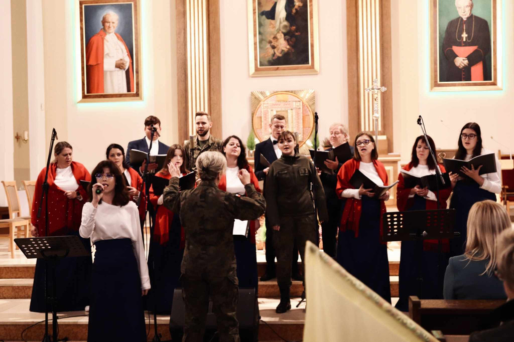 Koncert Papieski w Stąporkowie [zdjęcia]