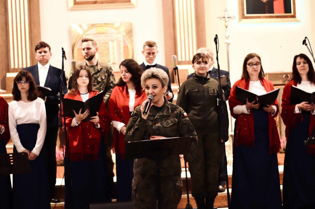 Koncert Papieski w Stąporkowie [zdjęcia]