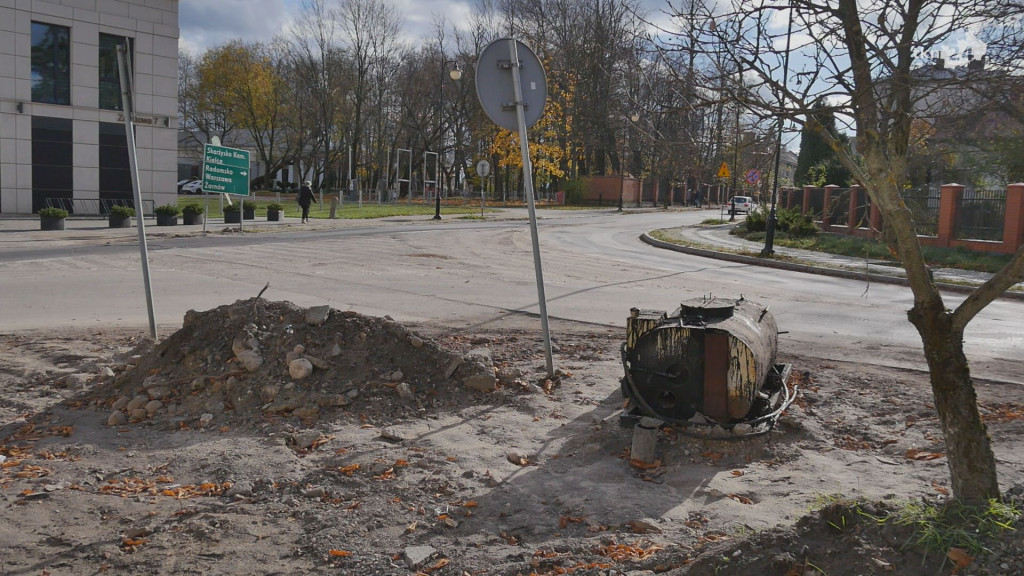 Trwa budowa dużego ronda w Końskich. Burmistrz odpowiada na pytania mieszkańców [wideo, zdjęcia]