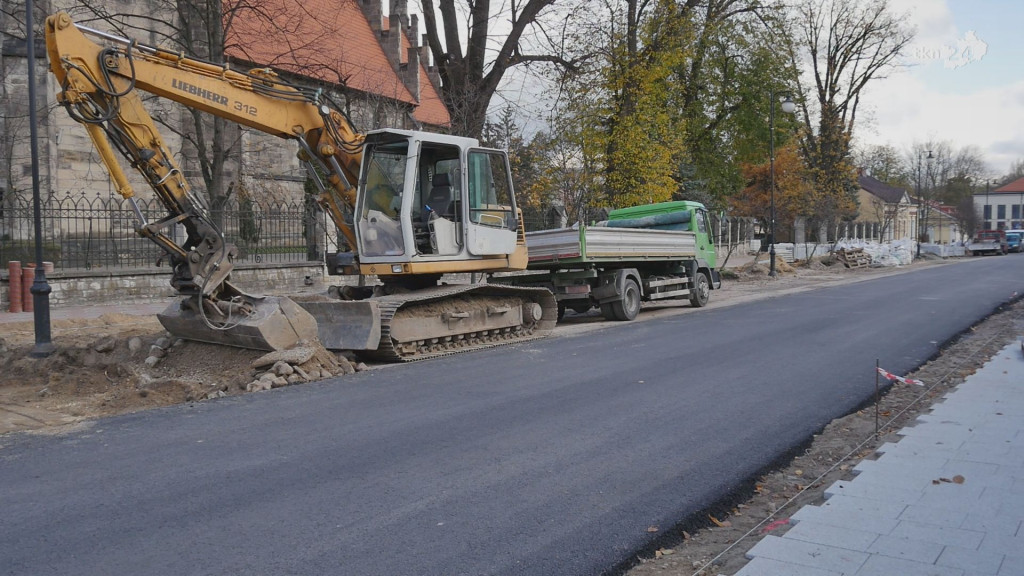 Trwa budowa dużego ronda w Końskich. Burmistrz odpowiada na pytania mieszkańców [wideo, zdjęcia]